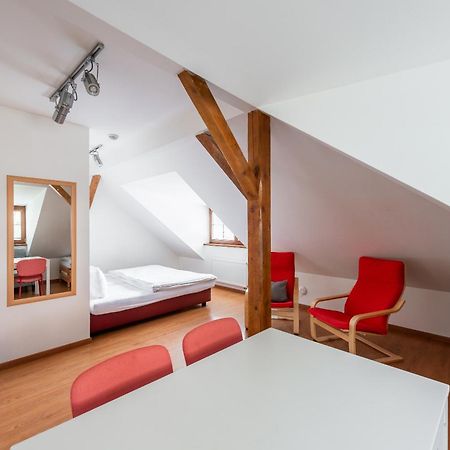 Apartman Muzeum Obchodu كارلستين المظهر الخارجي الصورة