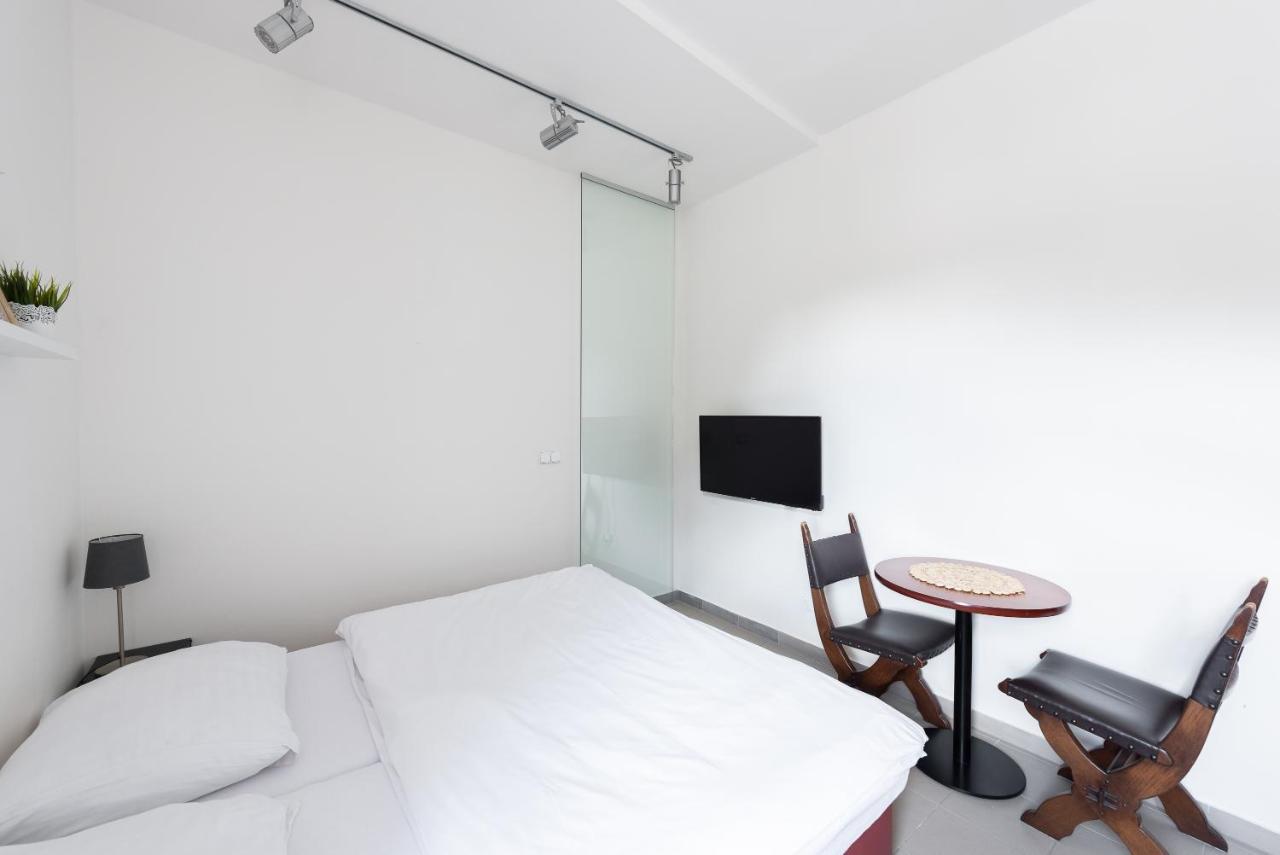 Apartman Muzeum Obchodu كارلستين المظهر الخارجي الصورة
