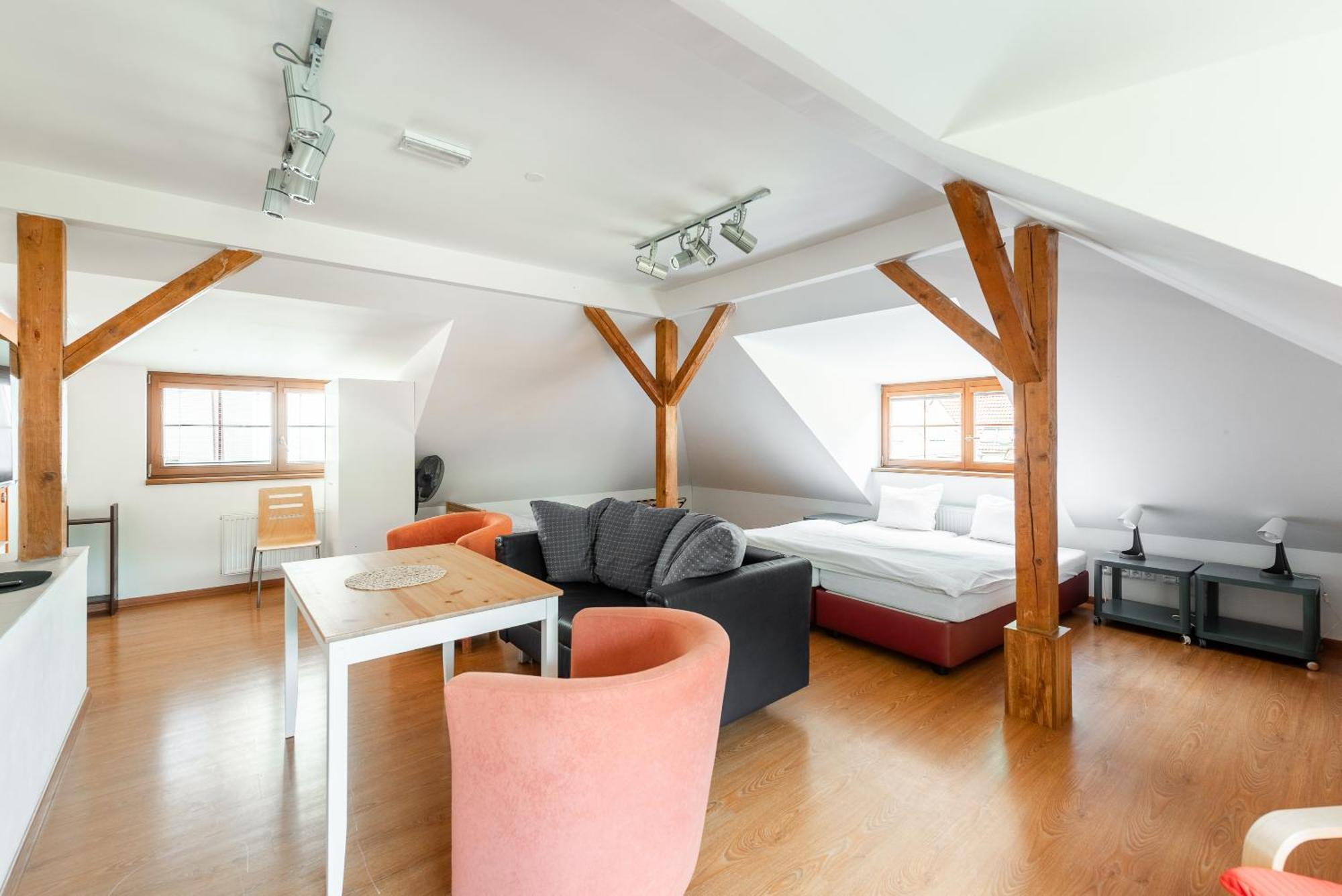 Apartman Muzeum Obchodu كارلستين المظهر الخارجي الصورة