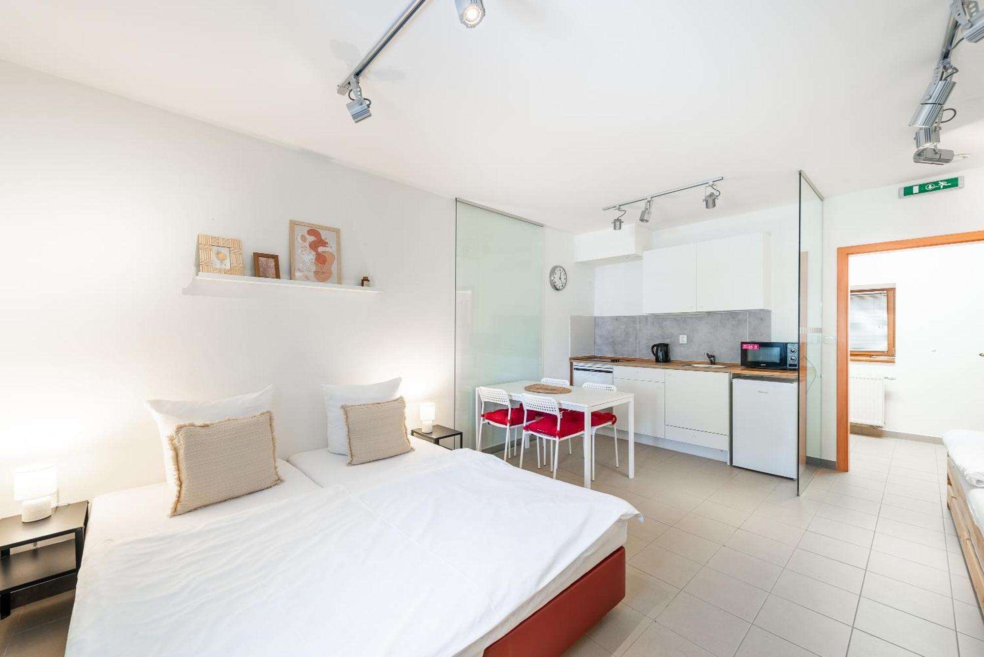 Apartman Muzeum Obchodu كارلستين المظهر الخارجي الصورة