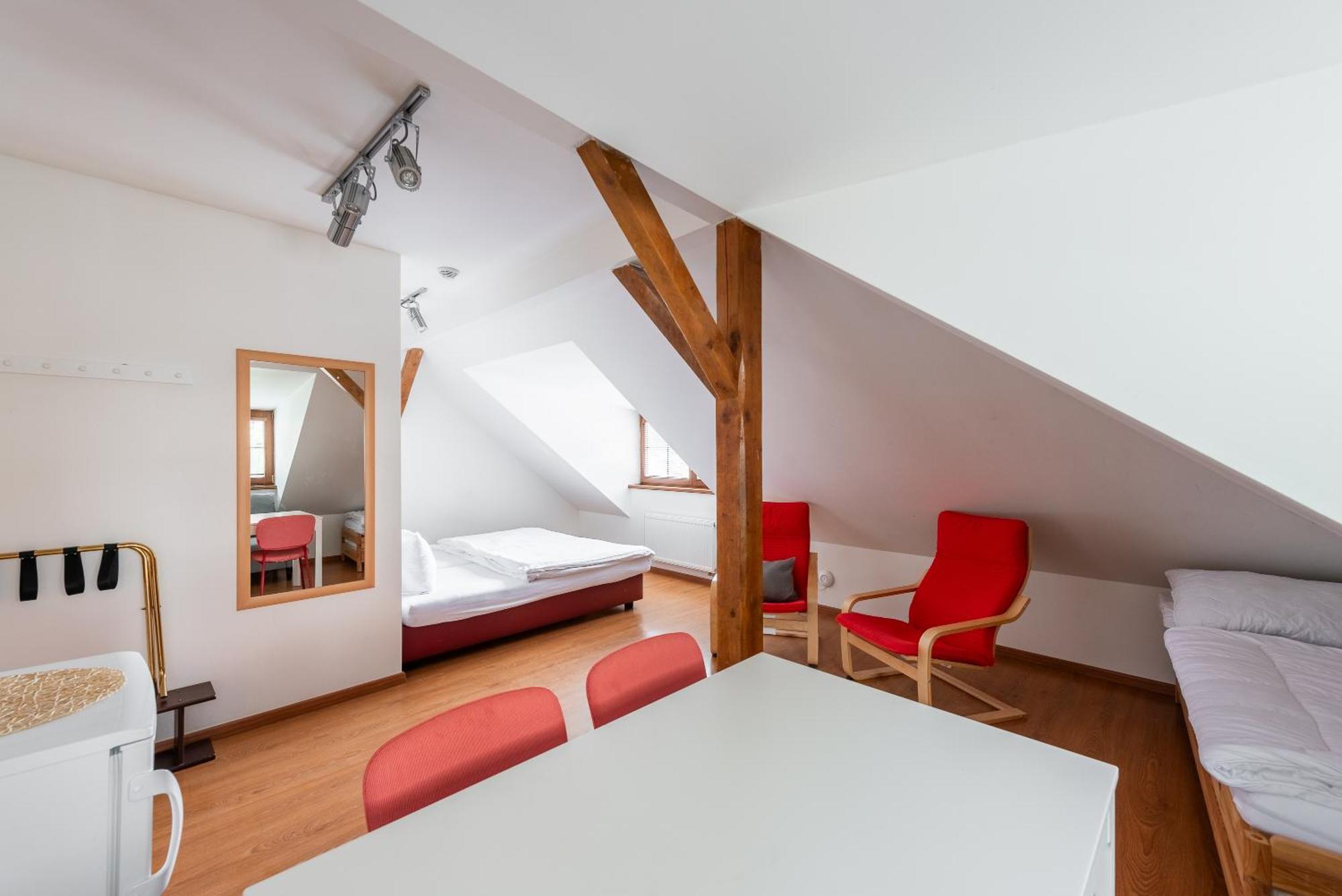 Apartman Muzeum Obchodu كارلستين المظهر الخارجي الصورة